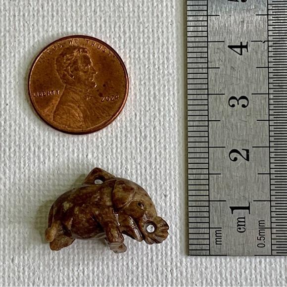 Antique Red Chinese Soapstone Mini Hand Carved Elephant Pendant Figurine 3/4" 3g - Picture 14 of 16